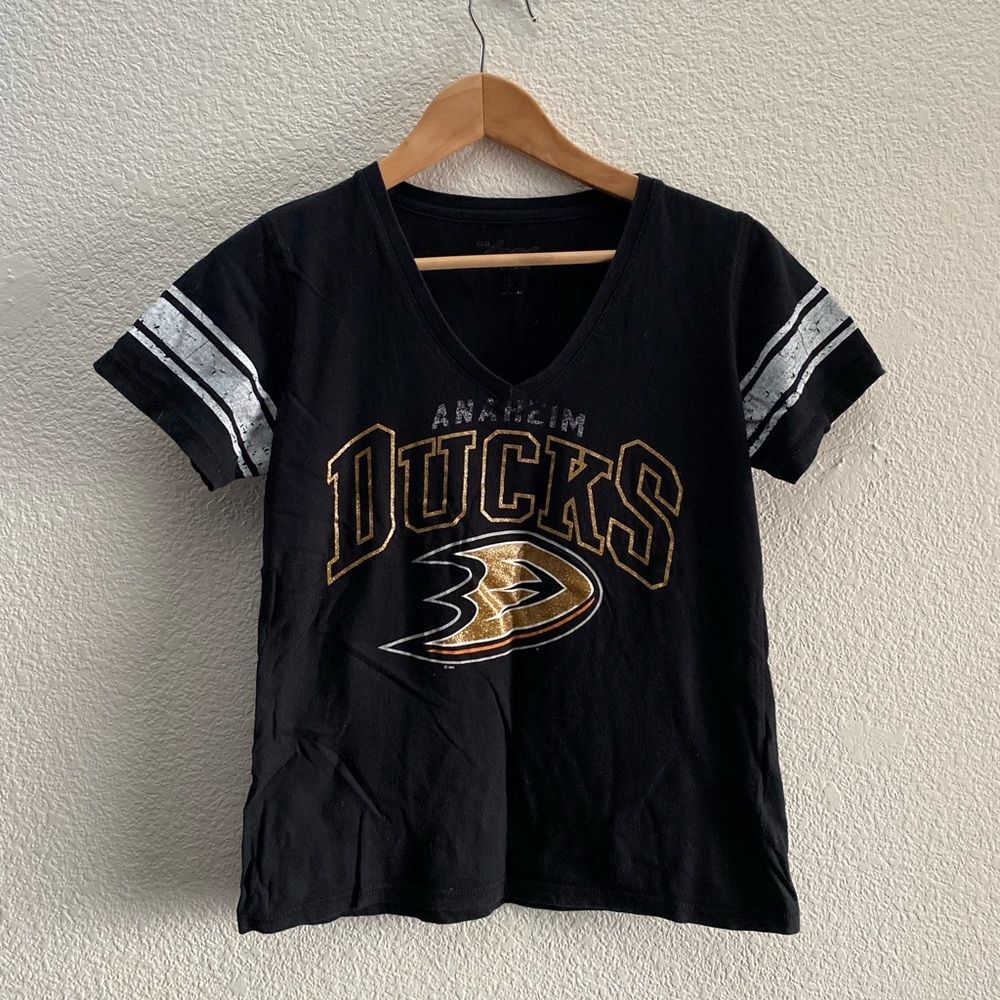 Anaheim Ducks Hockey NHL G-III For Her Carl Banks V-Neck T-Shirt Small